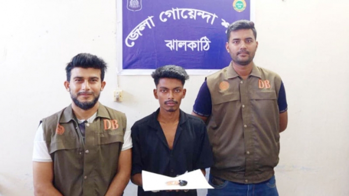 ঝালকাঠিতে ডিবি পুলিশের তল্লাশীতে শিক্ষার্থীর পকেটে মিললো ৭০ পিচ ইয়াবা