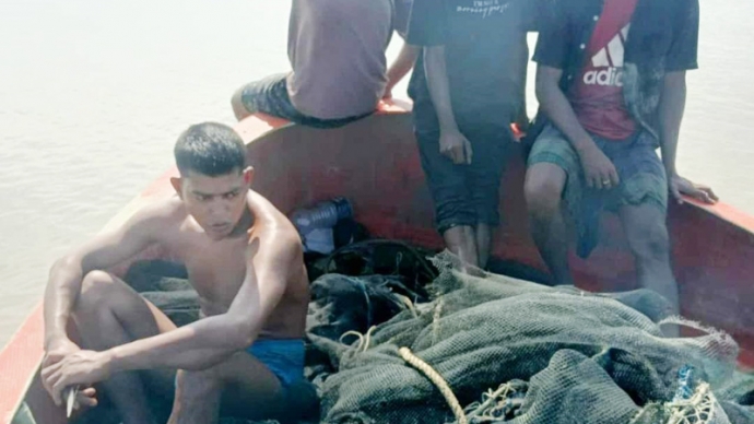 মিরসরাইয়ে ৭৫ লক্ষ টাকার চরঘেরা জাল ধ্বংস