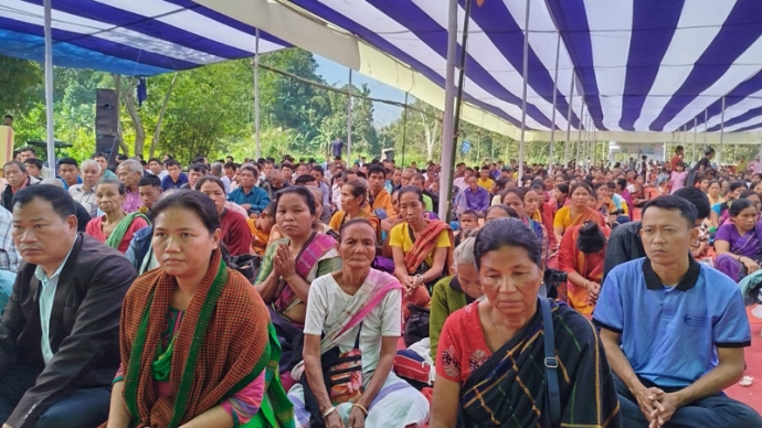 কাইন্দ্যা এগজ্যাছড়িতে মহা সংঘদান পূণ্যানুষ্ঠানে জুঁই চাকমার অংশ গ্রহন