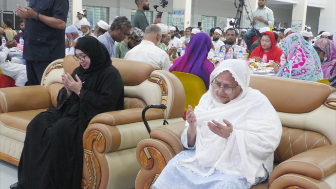 কুষ্টিয়ার শিল্পোদ্যোক্তা আলাউদ্দিন আহমেদ ‘শতাব্দী পুরুষ’ সম্মাননায় ভূষিত