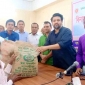 রাঙ্গুনিয়ায় ৮০০ কৃষক পেল বিনামূল্যে আউশ বীজ ও সার বিতরণ
