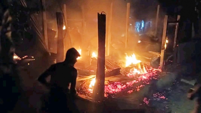 রাঙ্গুনিয়ার ইসলামপুরে ভয়াবহ অগ্নিকাণ্ড বসতবাড়ি পুড়ে ছাই