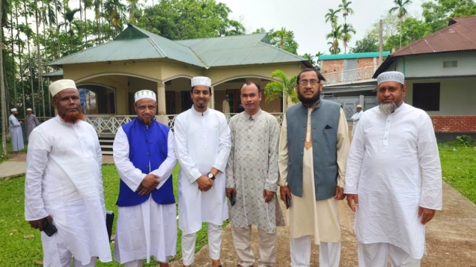 আল্লামা ফুলতলী ছাহেব ক্বিবলাহ (রহঃ) মাজার জিয়ারতে দোয়ারাবাজারের নেতৃবৃন্দের সংক্ষিপ্ত সফর