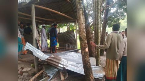 ঈশ্বরগঞ্জে চোরের উৎপাতে অতিষ্ঠ হয়ে বাড়িঘর ভাঙচুর করল এলাকাবাসী