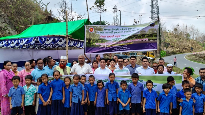 ৫ বছরে ২৫ কোটি বৃক্ষরোপনের অংশ হিসাবে রাঙামাটি সড়ক বিভাগের বৃক্ষরোপন কর্মসূচির উদ্ধোধন