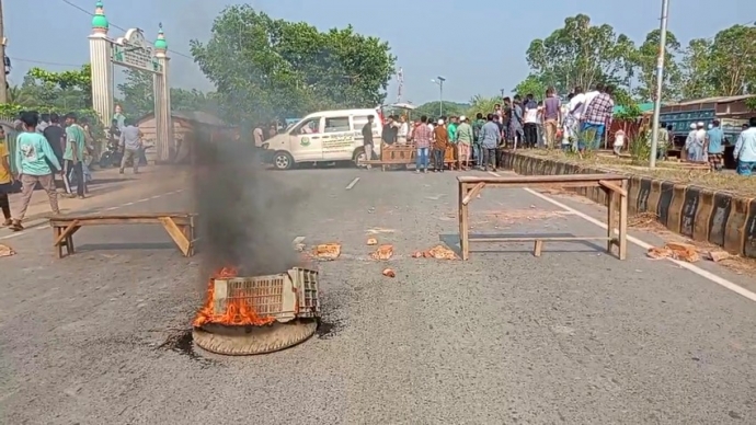 রাউজানে লাশ রেখে চট্টগ্রাম-রাঙামাটি মহাসড়ক অবরোধ