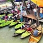 ভাসমান পেয়ারা হাটে উচ্চ শব্দে গান : জনভোগান্তি