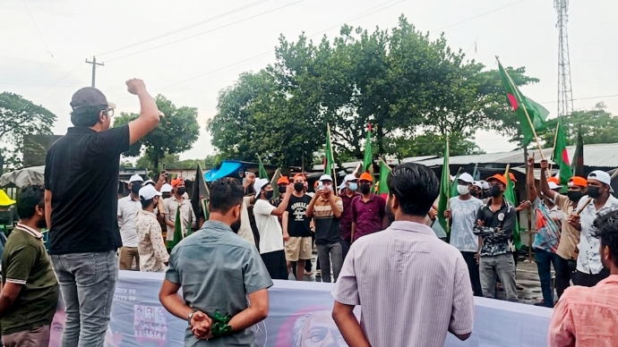 ঈশ্বরগঞ্জে নিষিদ্ধ ঘোষিত ছাত্রলীগের বিক্ষোভ মিছিল