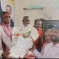 ঝালকাঠিতে বিএনপির সাংগঠনিক সভায় আওয়ামী লীগ নেতার ফুলেল শুভেচ্ছা